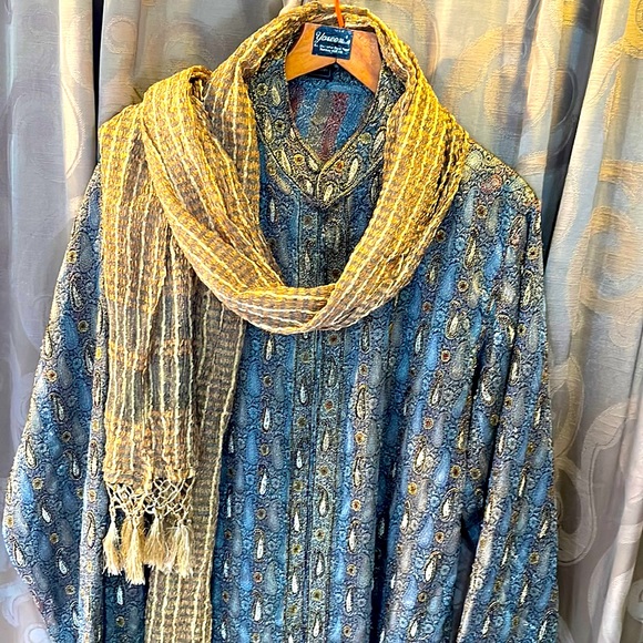 Rich Grey Brocade Silk  Sherwani with Stole - Picture 6 of 16